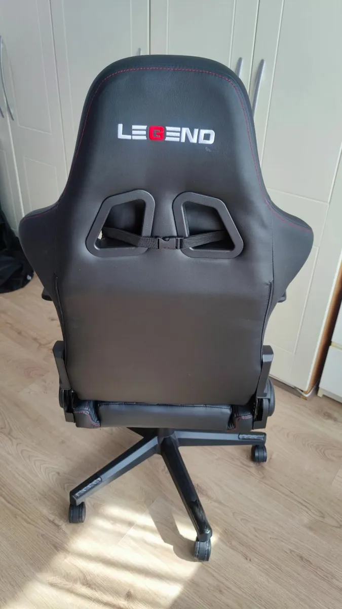 Legend gaming chair - Image 4