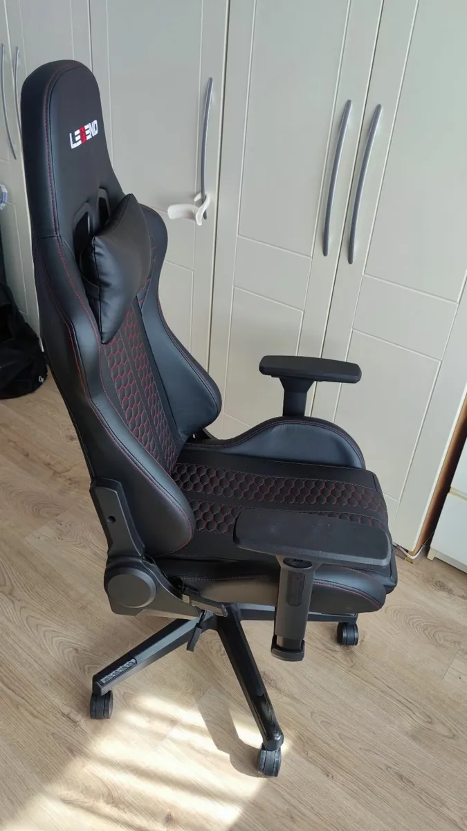 Legend gaming chair - Image 3