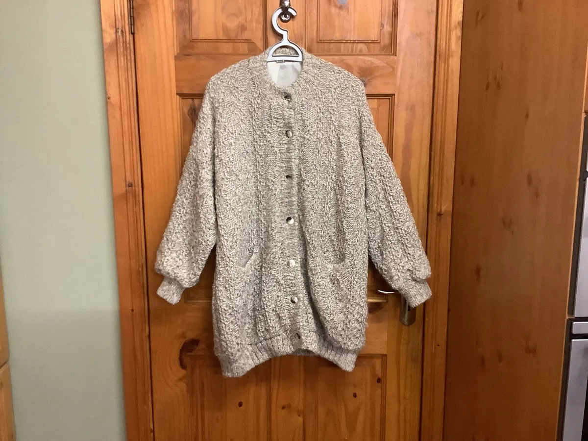 Cardigan 100% wool fits size 18/20 - Image 1
