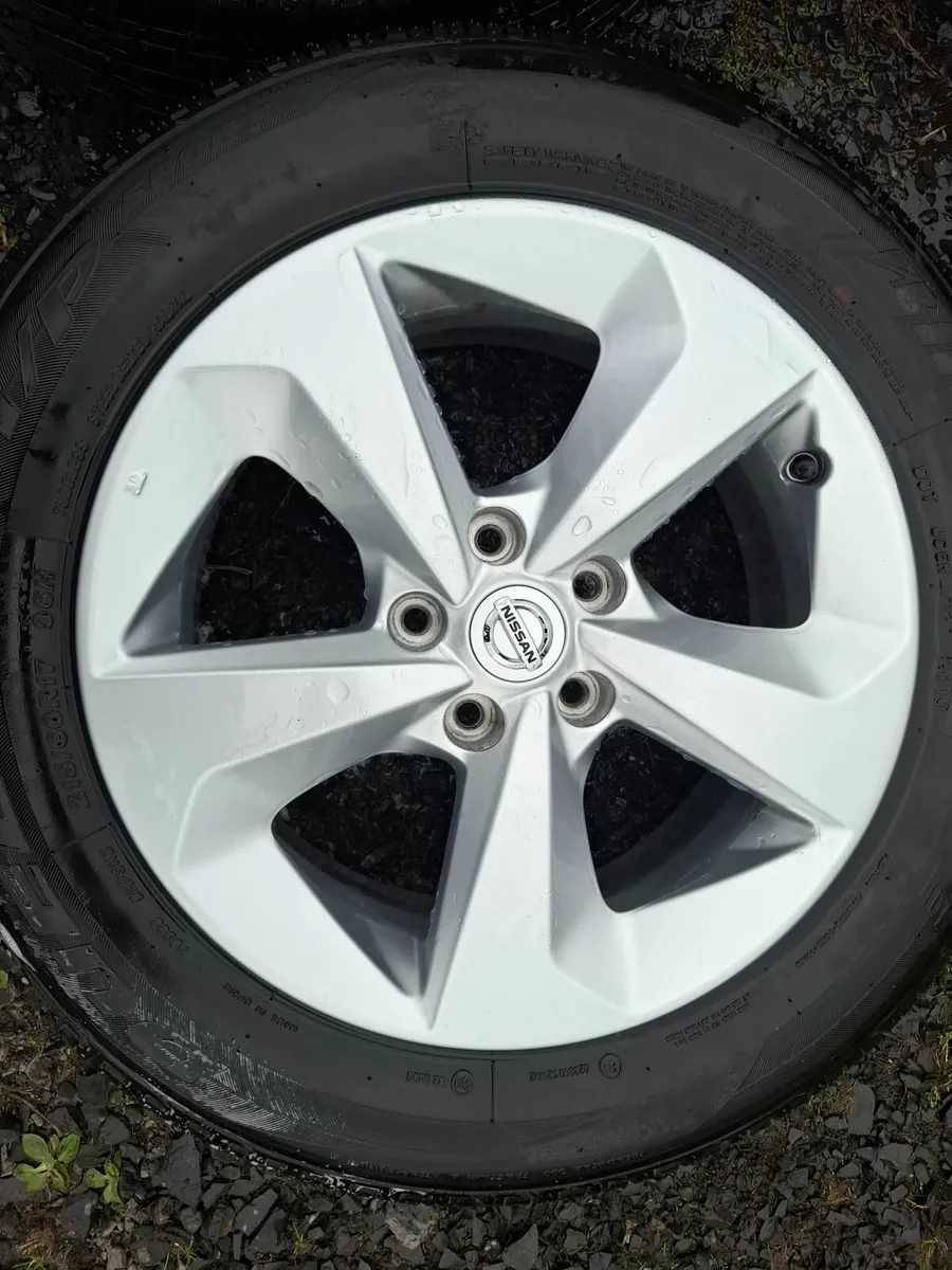 17" Genuine Nissan Qashqai, Juke Alloys with tyres - Image 1