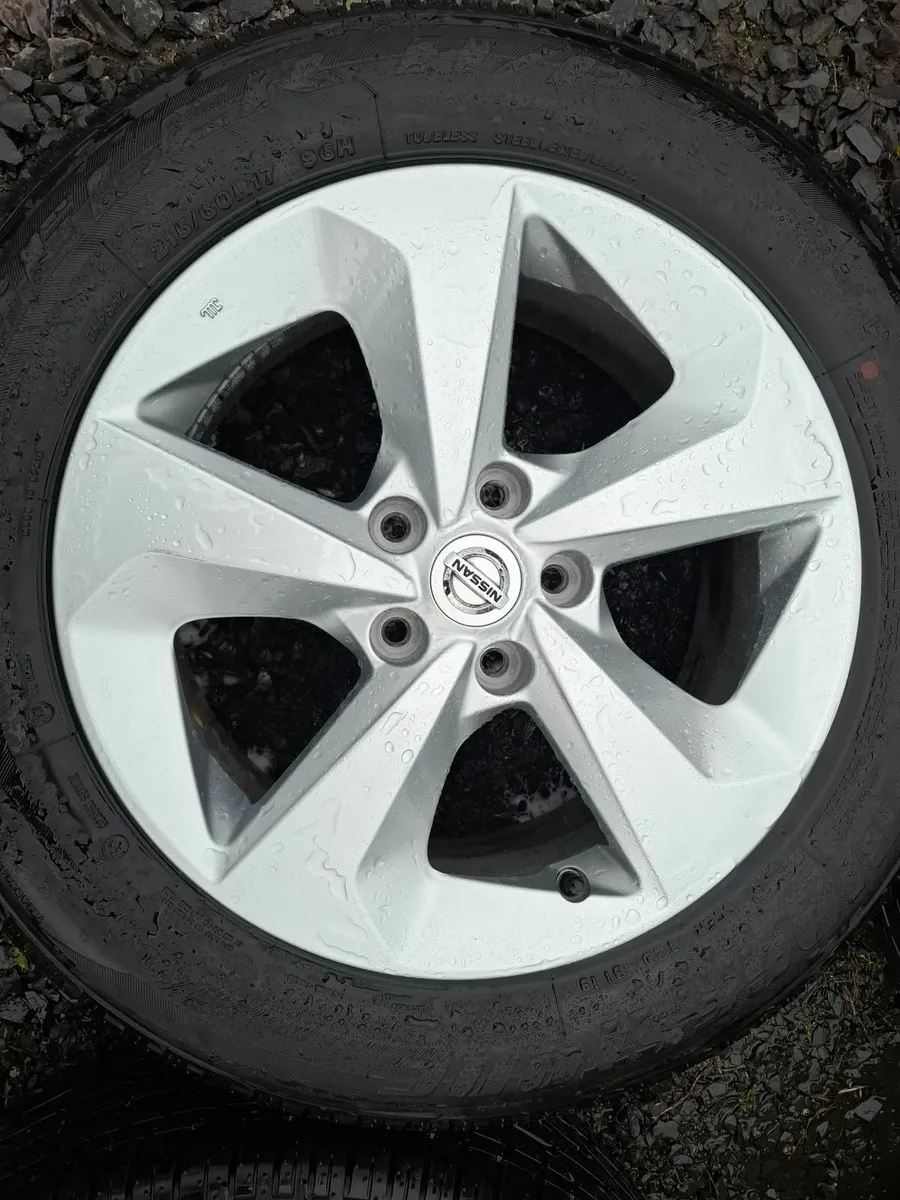 17" Genuine Nissan Qashqai, Juke Alloys with tyres - Image 2