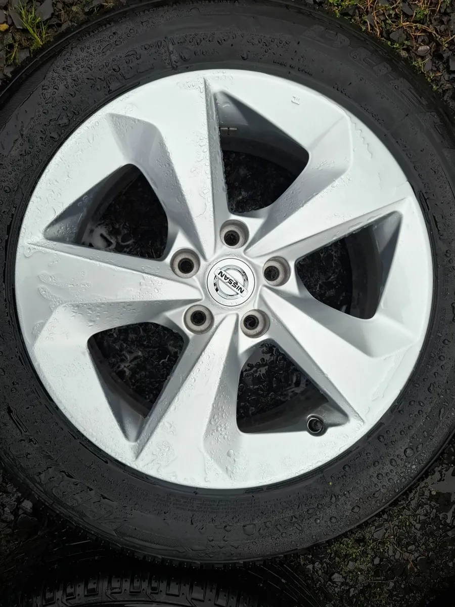 17" Genuine Nissan Qashqai, Juke Alloys with tyres - Image 3