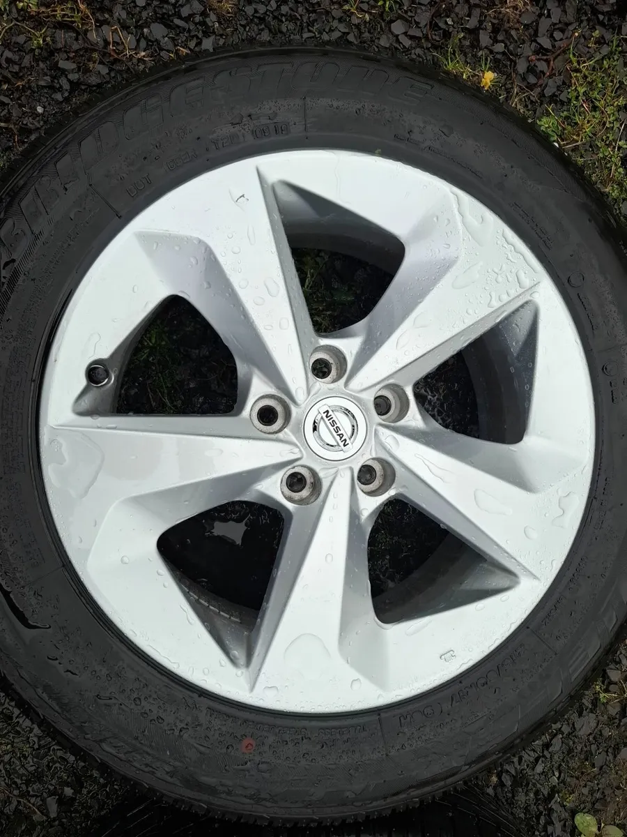 17" Genuine Nissan Qashqai, Juke Alloys with tyres - Image 4