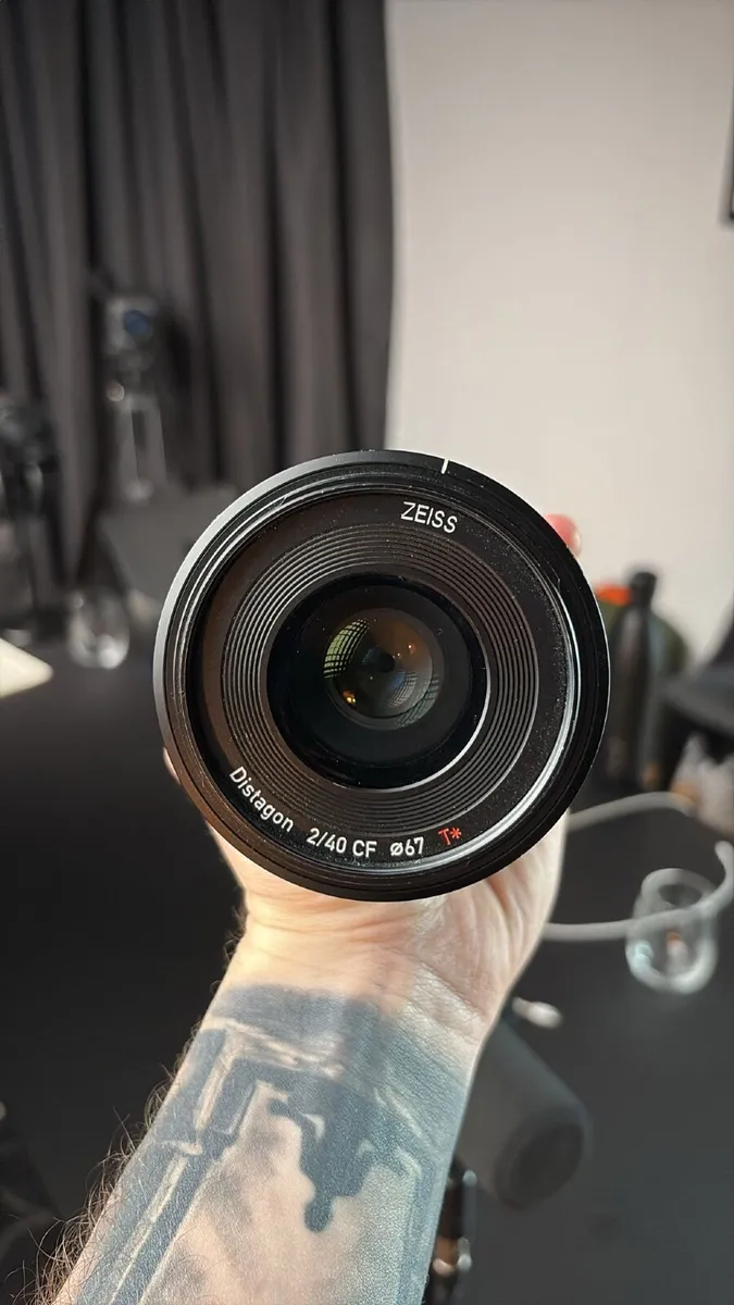 Zeiss Batis 40mm F2.0 CF E-Mount - Image 2