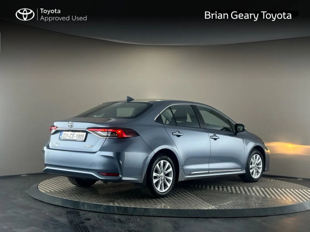 Toyota Corolla HYBRID LUNA SALOON - Image 2