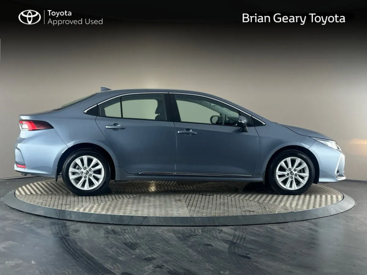 Toyota Corolla HYBRID LUNA SALOON - Image 3