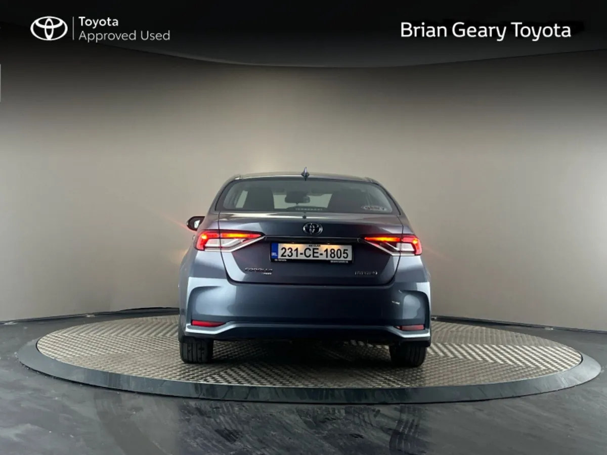Toyota Corolla HYBRID LUNA SALOON - Image 4