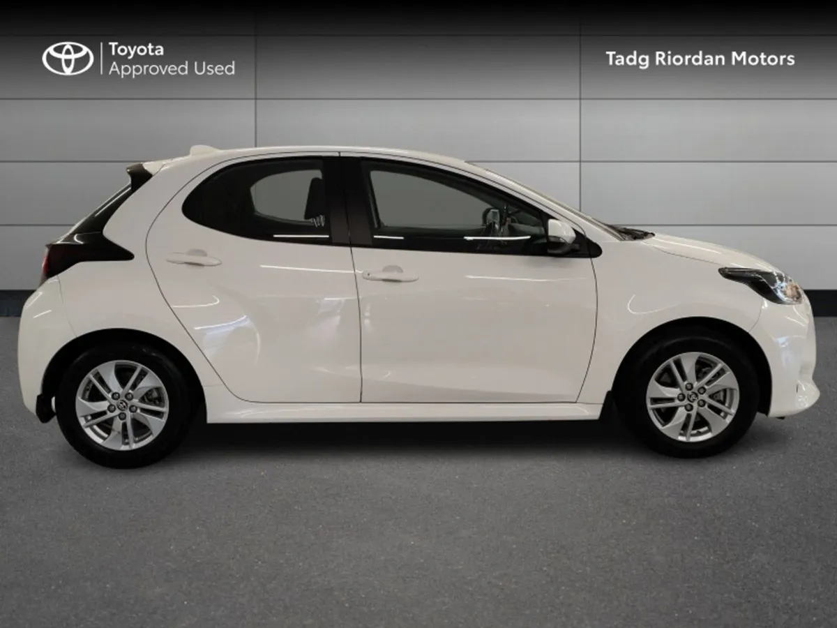 Toyota Yaris Hybrid Luna - Image 3