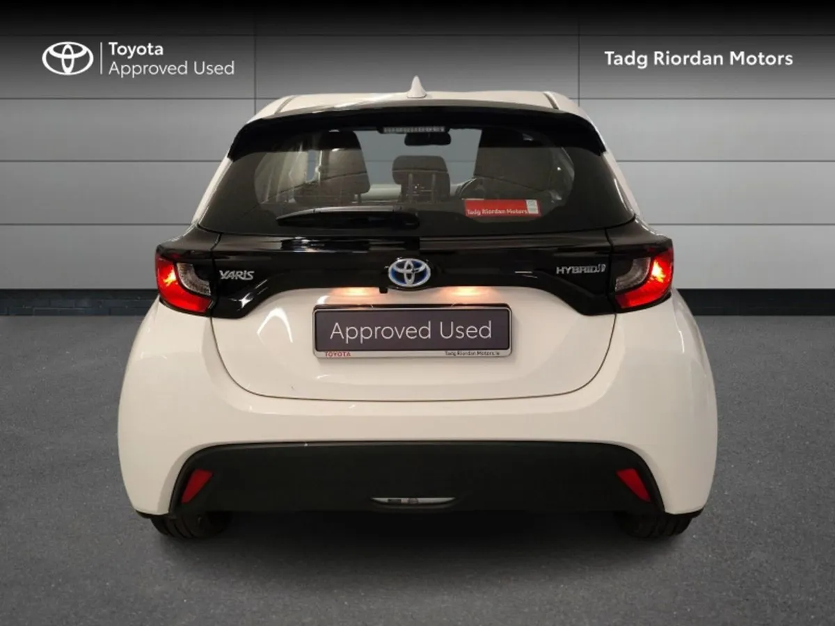 Toyota Yaris Hybrid Luna - Image 4