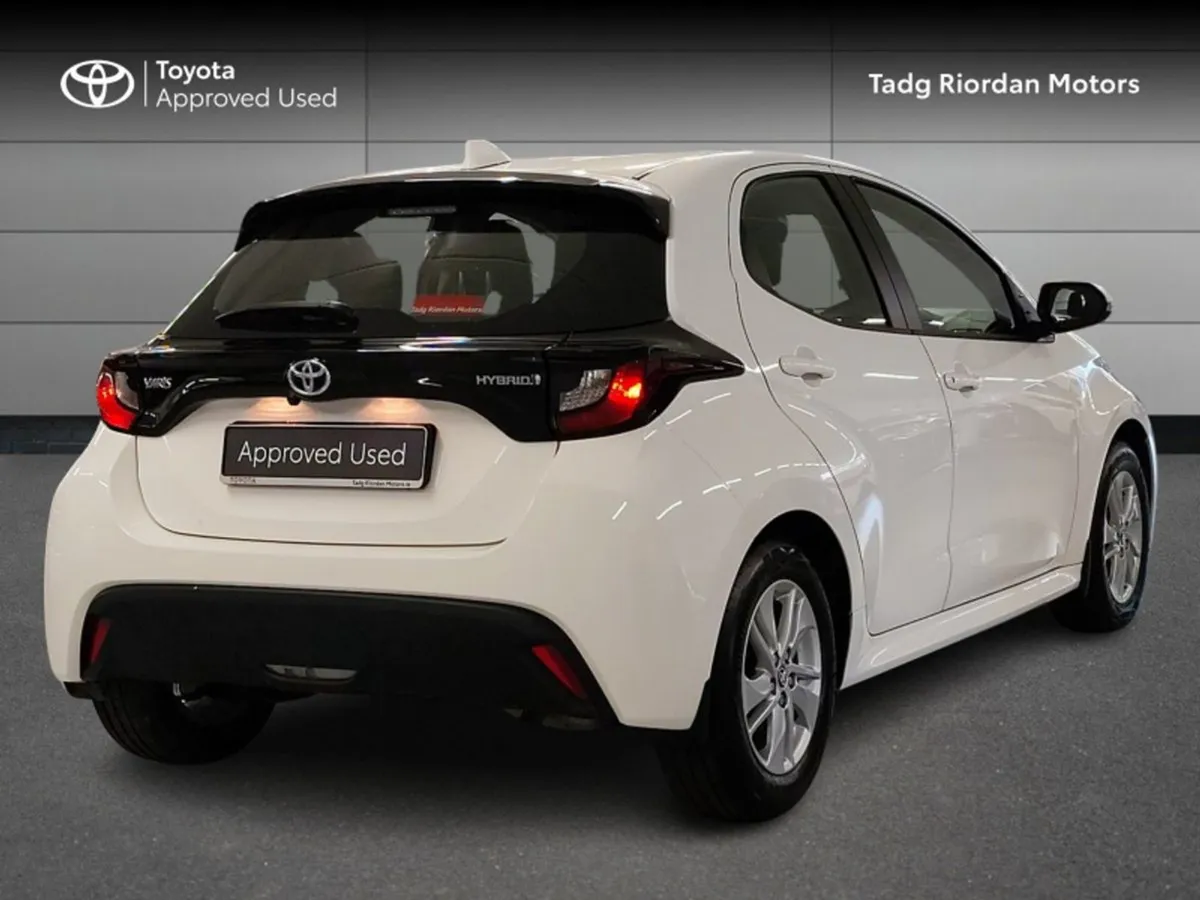 Toyota Yaris Hybrid Luna - Image 2