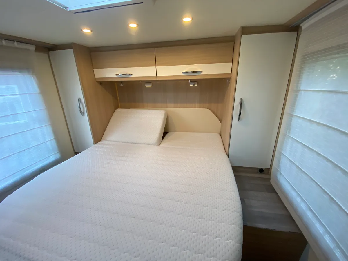 BURSTNER NEXXO T745 ISLAND BED 2017 SPOTLESS CVRT. - Image 1