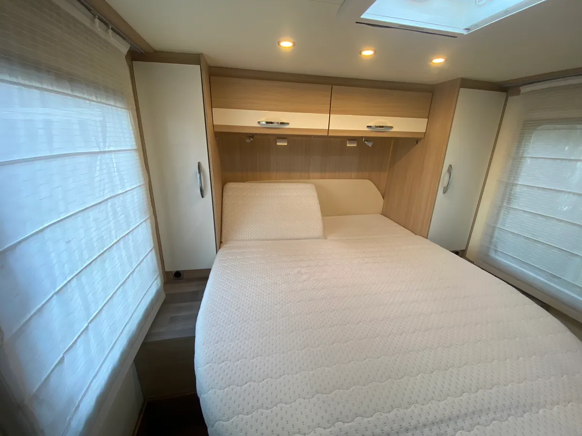 BURSTNER NEXXO T745 ISLAND BED 2017 SPOTLESS CVRT. - Image 3