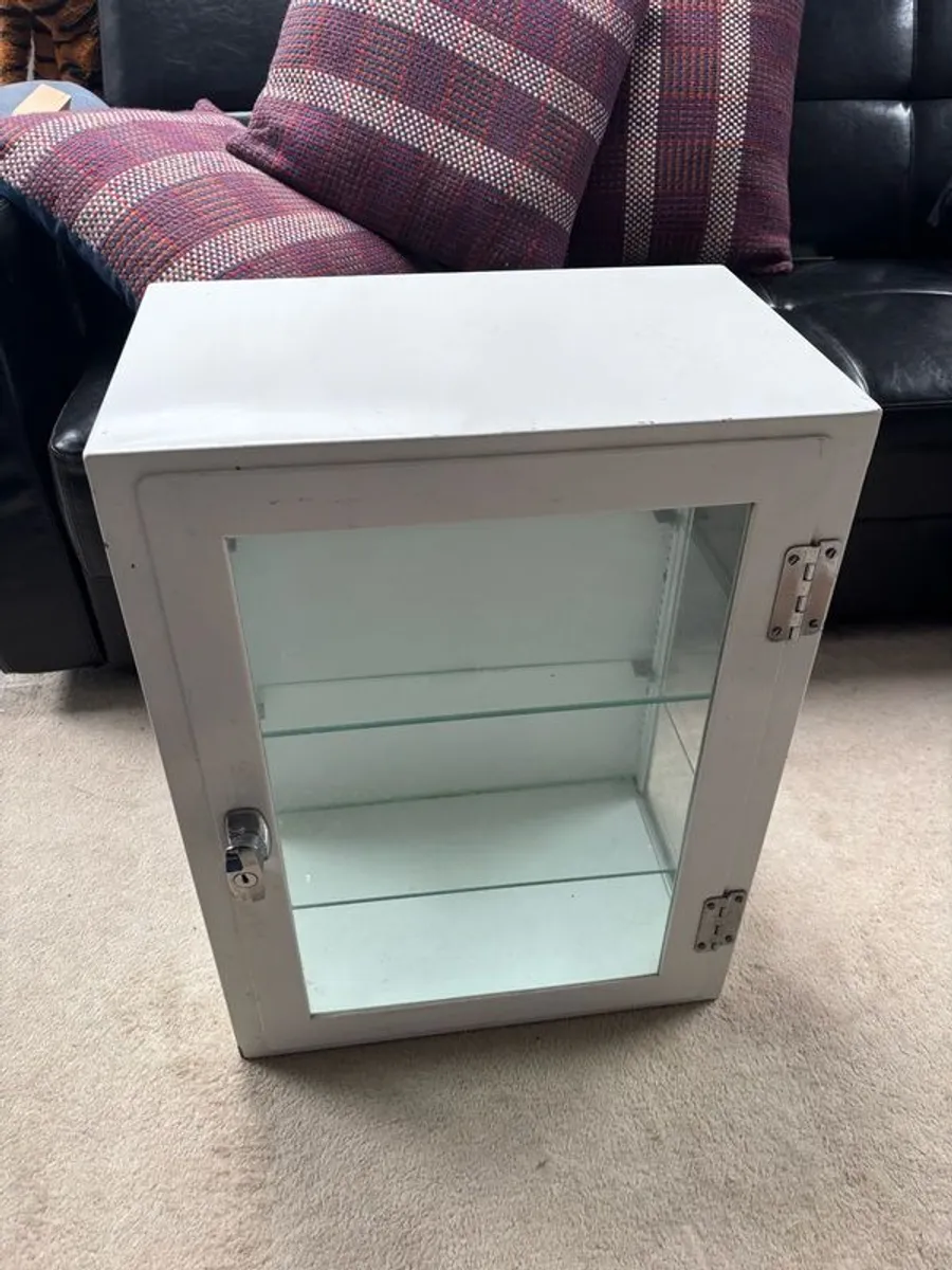 Display Cabnet - Image 1