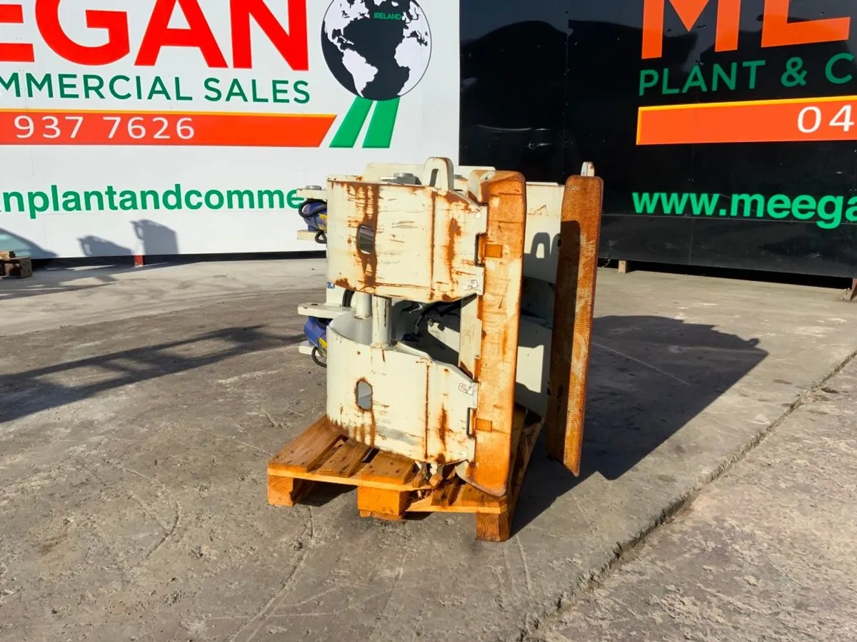 CASCADE 120f ROTATING PAPER ROLL CLAMP....935p. - Image 4