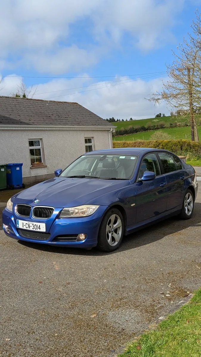 BMW 3-Series 2011 - Image 4
