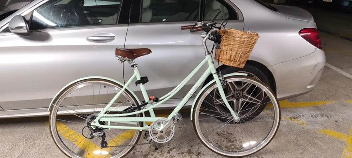 LADIES Bike LIKE NEW with Shopping basket - Image 2