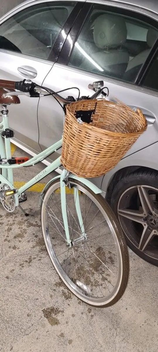 LADIES Bike LIKE NEW with Shopping basket - Image 3