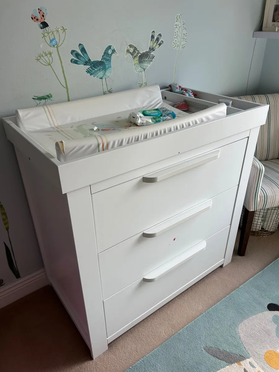 Cot and changing table - Image 1