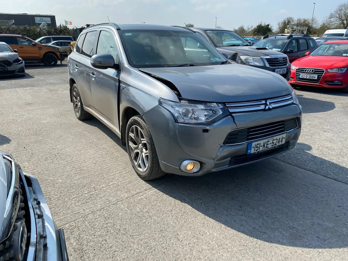 Mitsubishi outlander 2015  light damage €4,950 - Image 1