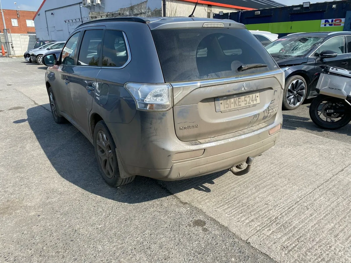 Mitsubishi outlander 2015  light damage €4,950 - Image 3