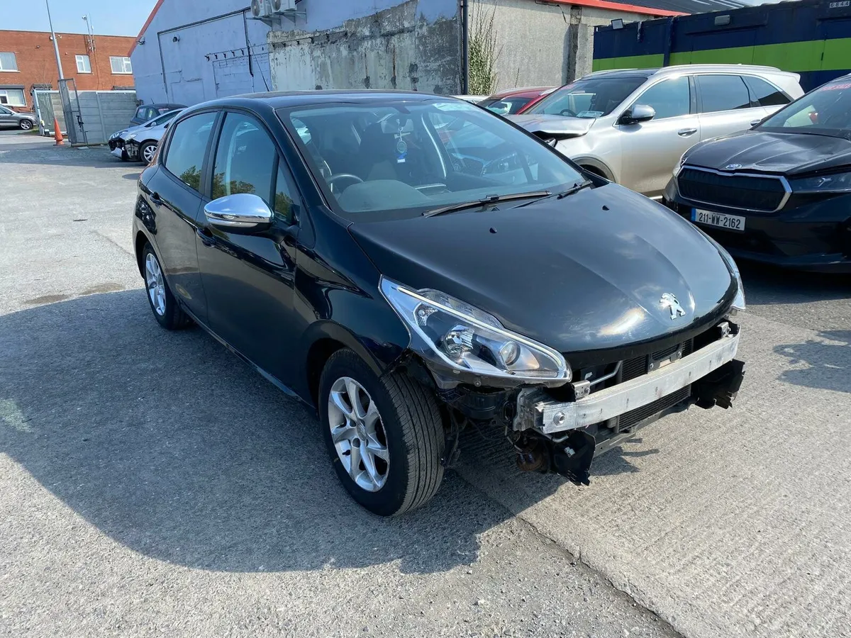Peugeot 208 ! 2016 light frontal damage - Image 1