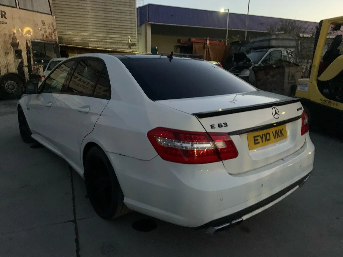 Mercedes e63 Amg 2010 - Image 2