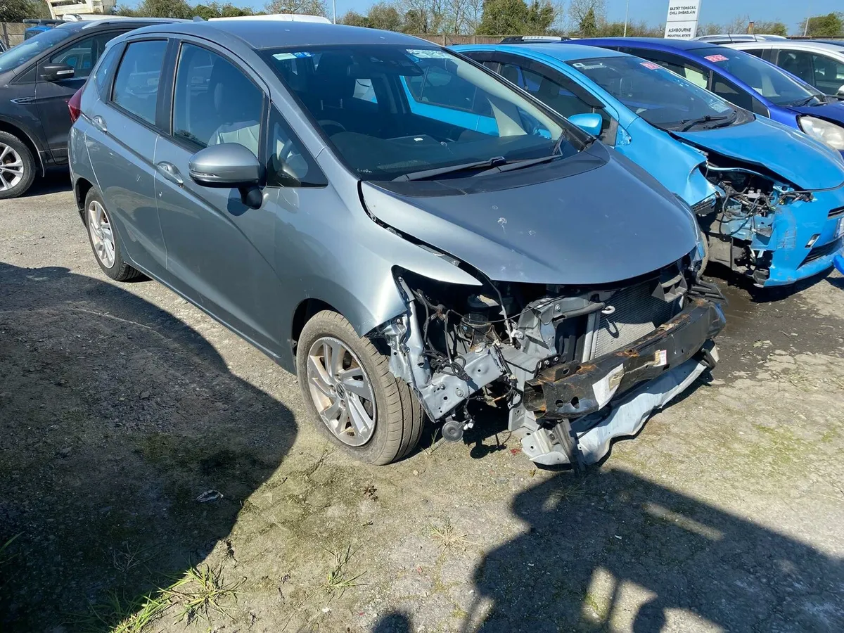 Honda Jazz 2017 hybrid Front damage - Image 2