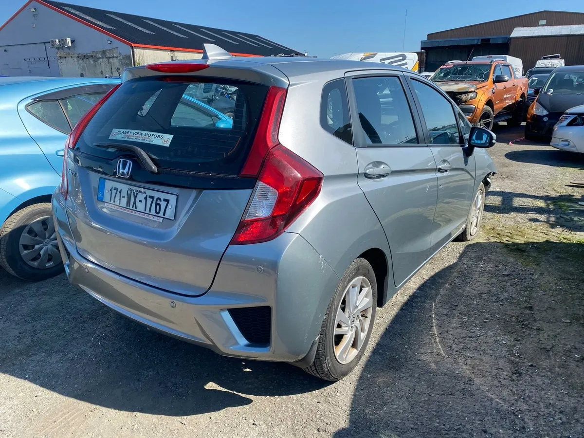 Honda Jazz 2017 hybrid Front damage - Image 3