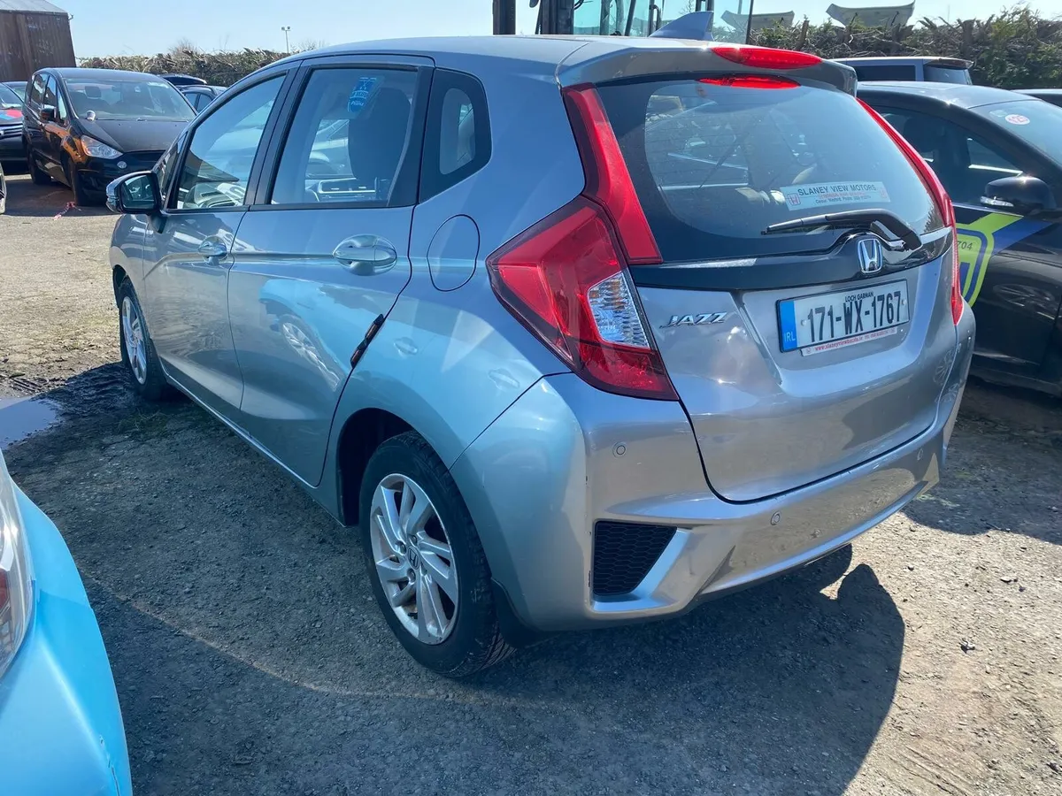 Honda Jazz 2017 hybrid Front damage - Image 4