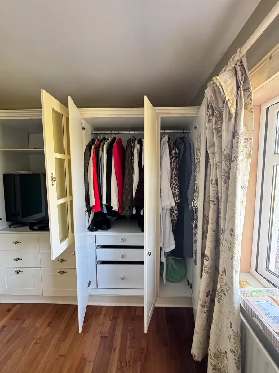Fitted wardrobe - Image 3
