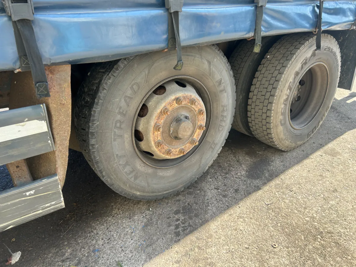 Mid lift granning axle with drum brakes 10x4 - Image 1