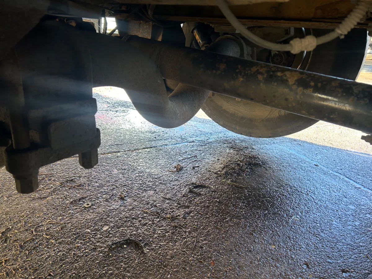 Mid lift granning axle with drum brakes 10x4 - Image 3