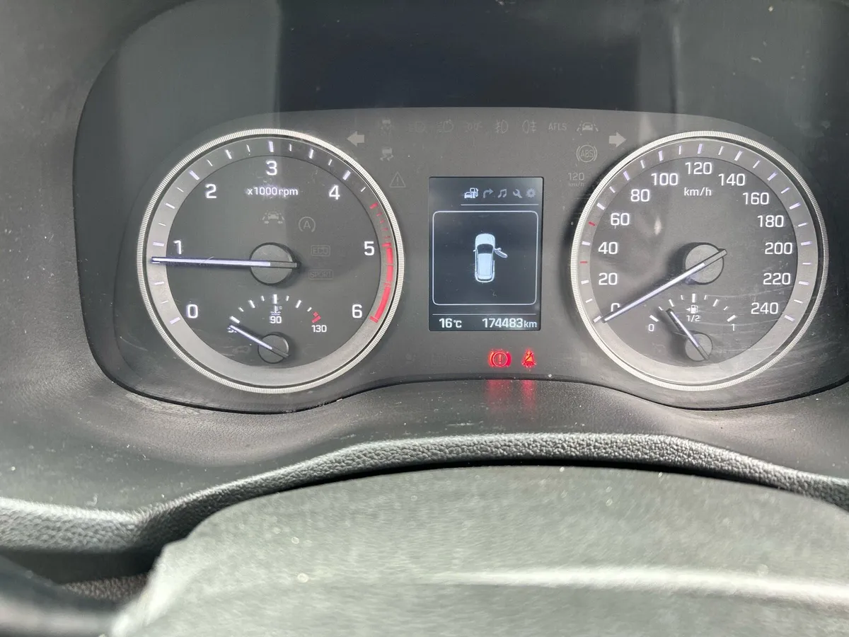Hyundai Tucson**Top spec reduced to sell** - Image 3