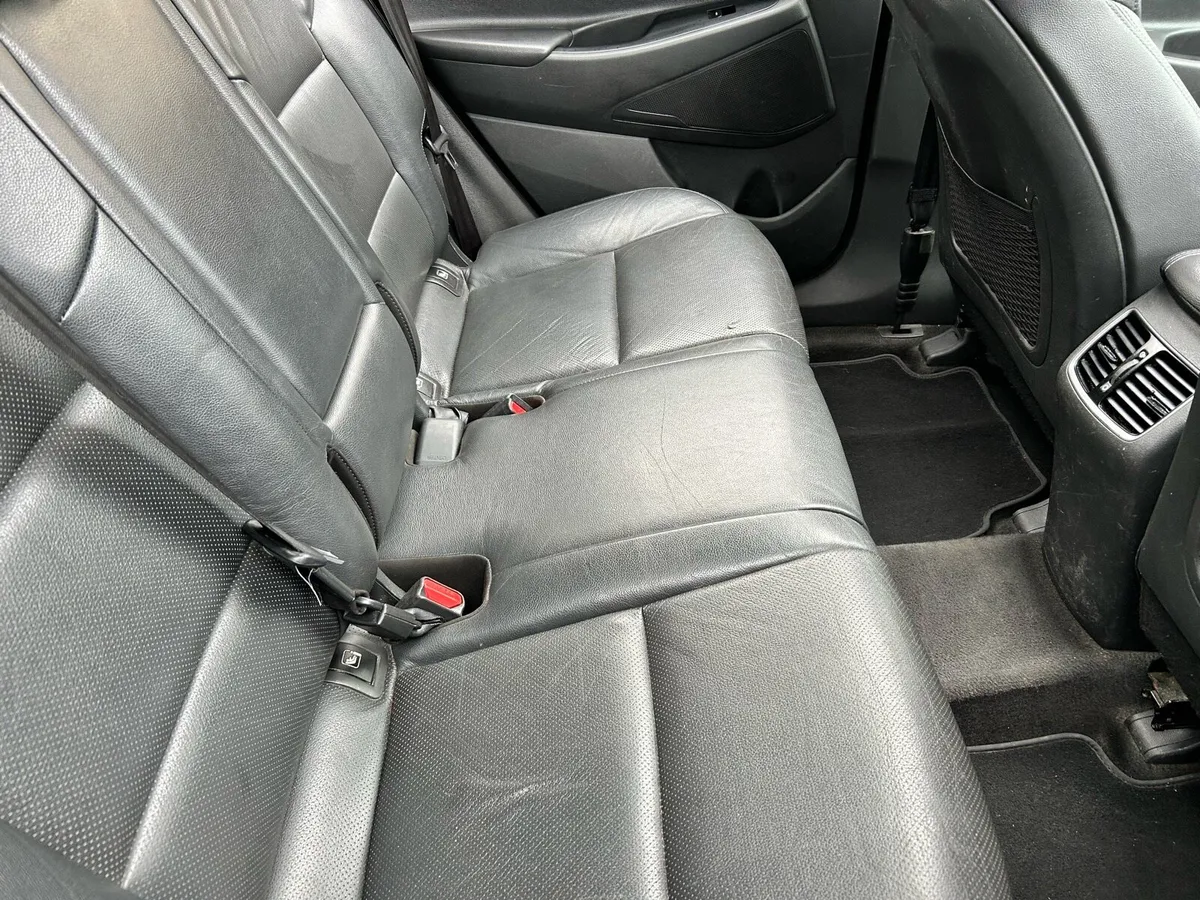 Hyundai Tucson**Top spec reduced to sell** - Image 4