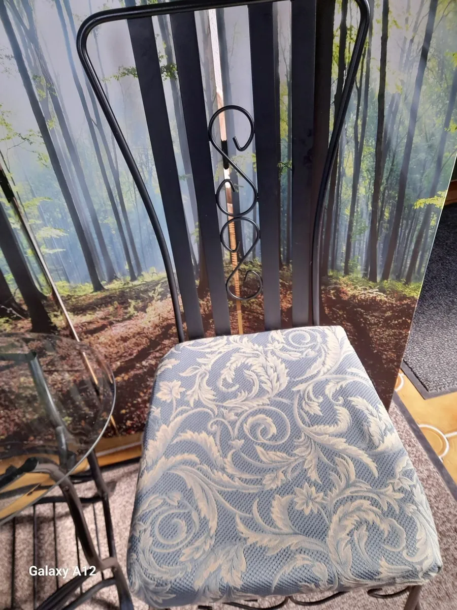 Beautiful metal chair and matching table - Image 2