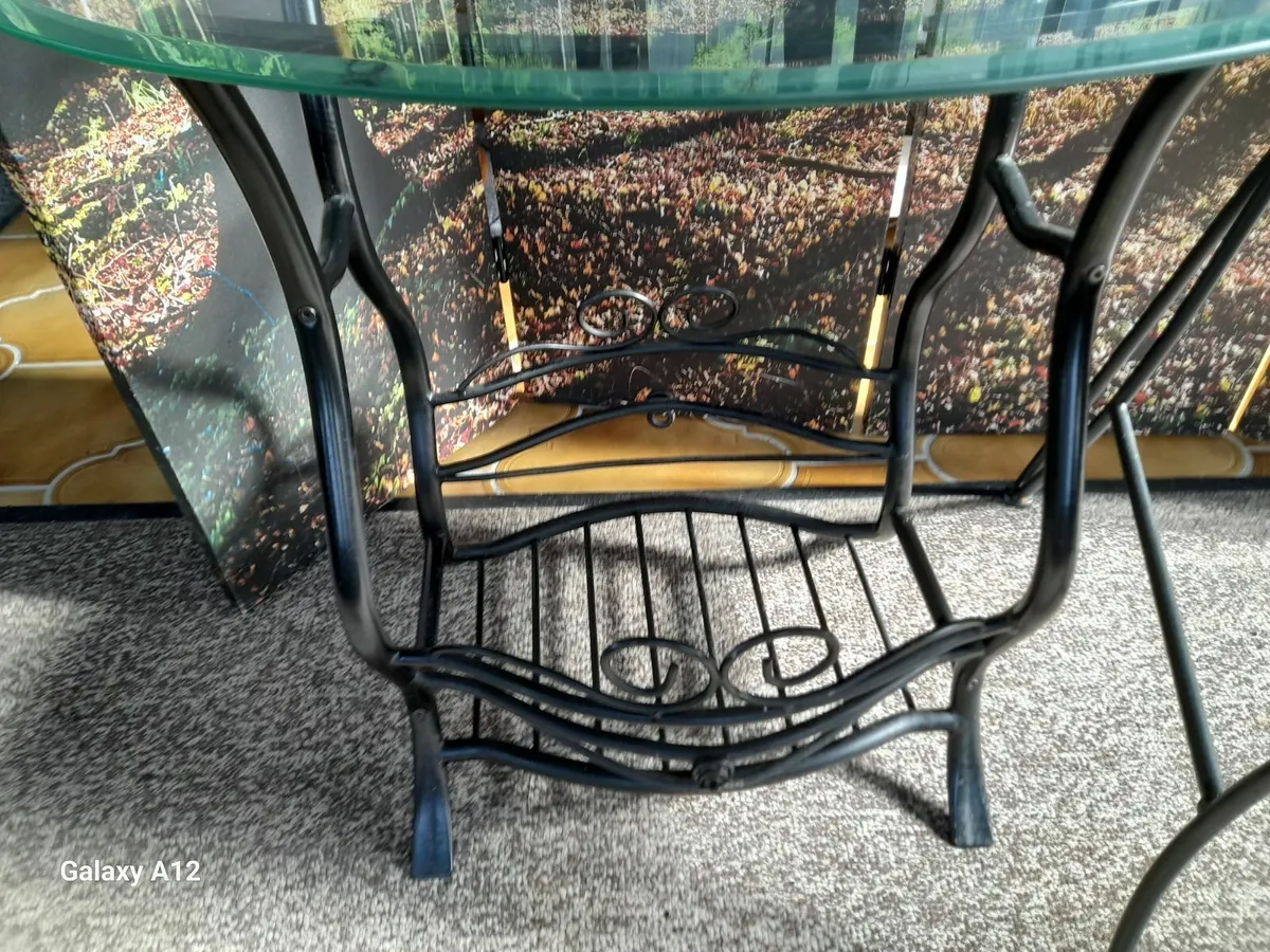 Beautiful metal chair and matching table - Image 3