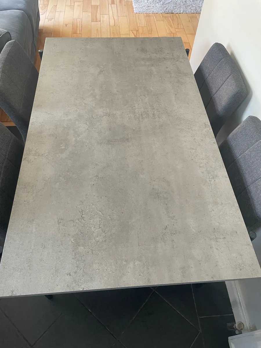 Table & 4 chairs - Image 3