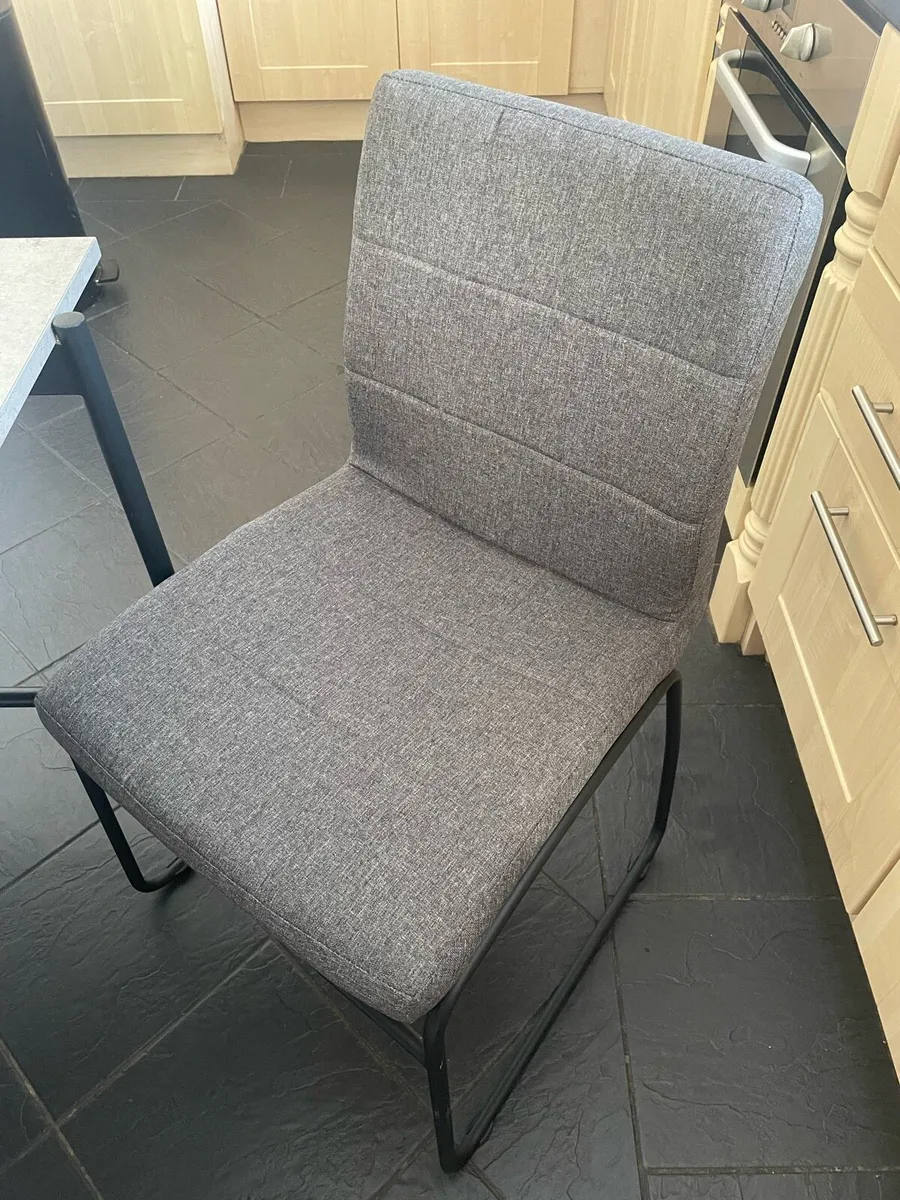 Table & 4 chairs - Image 4