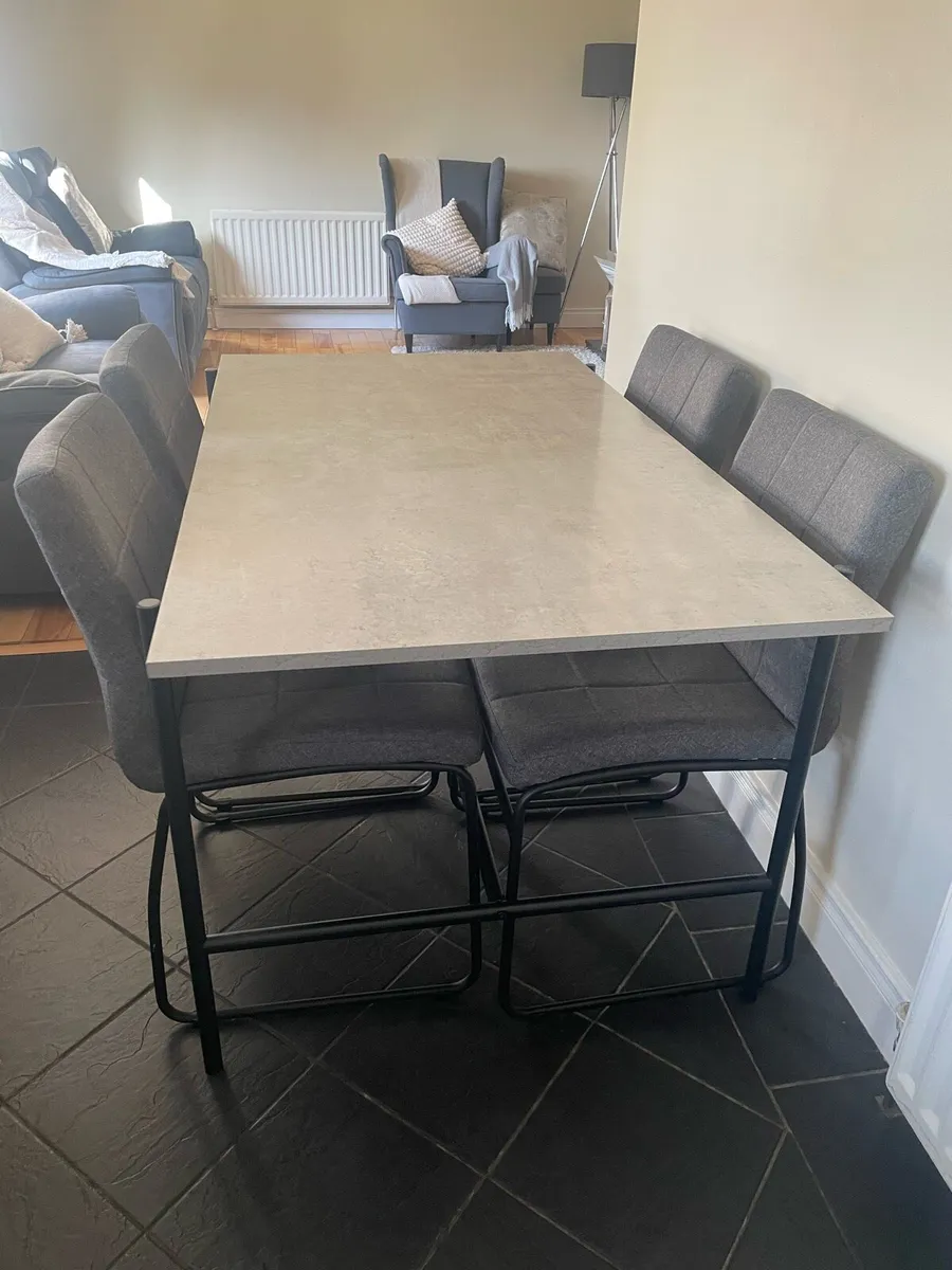 Table & 4 chairs - Image 1
