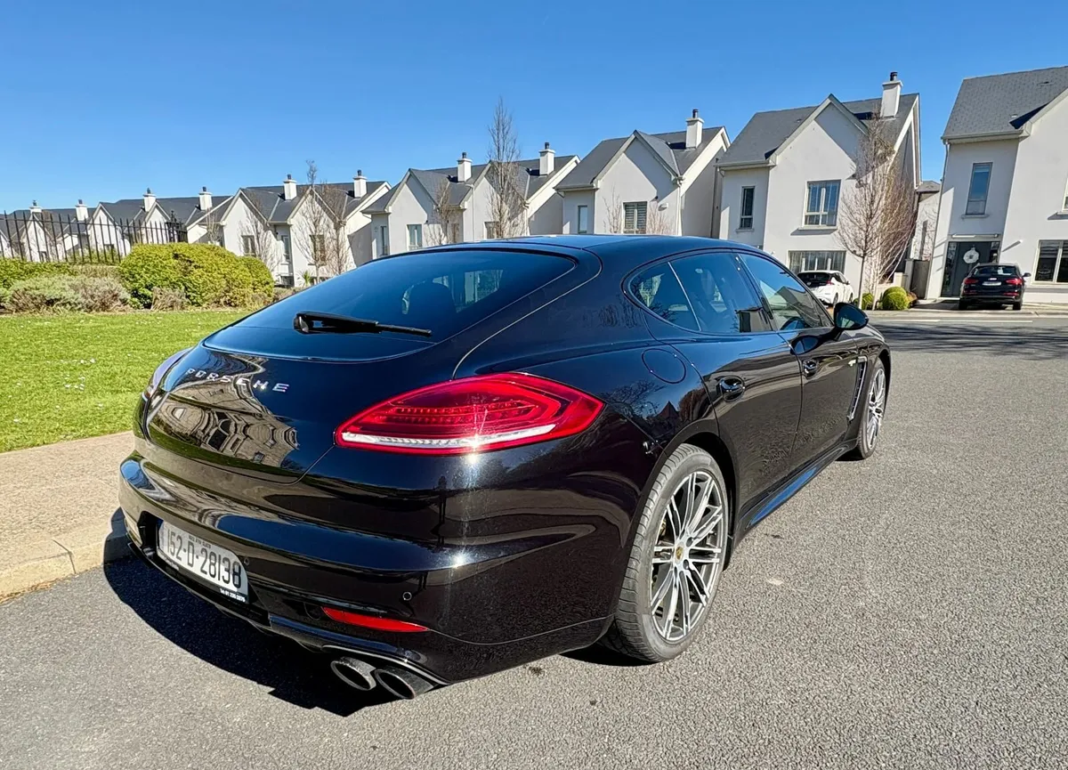 Porsche Panamera PLUG-IN HYBRID 3.0L - Low miles - Image 3