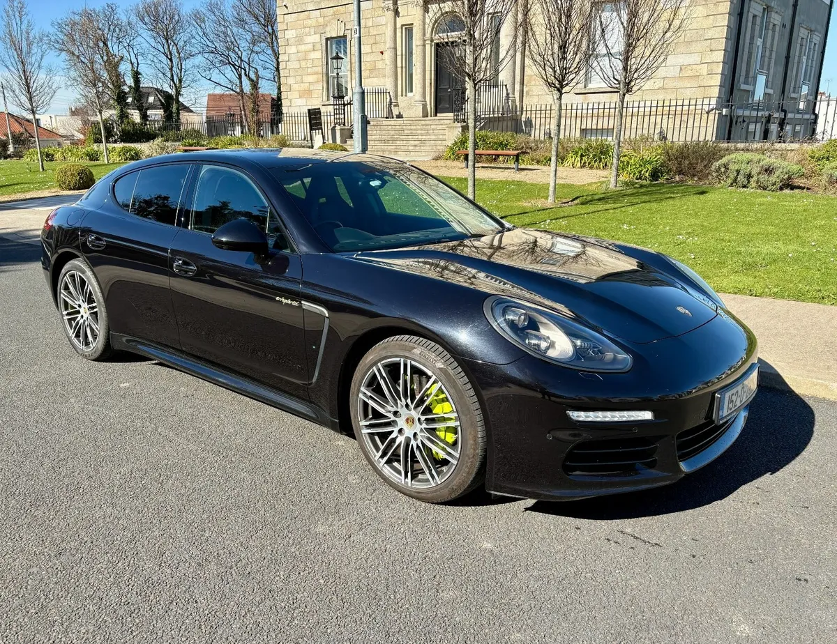 Porsche Panamera PLUG-IN HYBRID 3.0L - Low miles - Image 1
