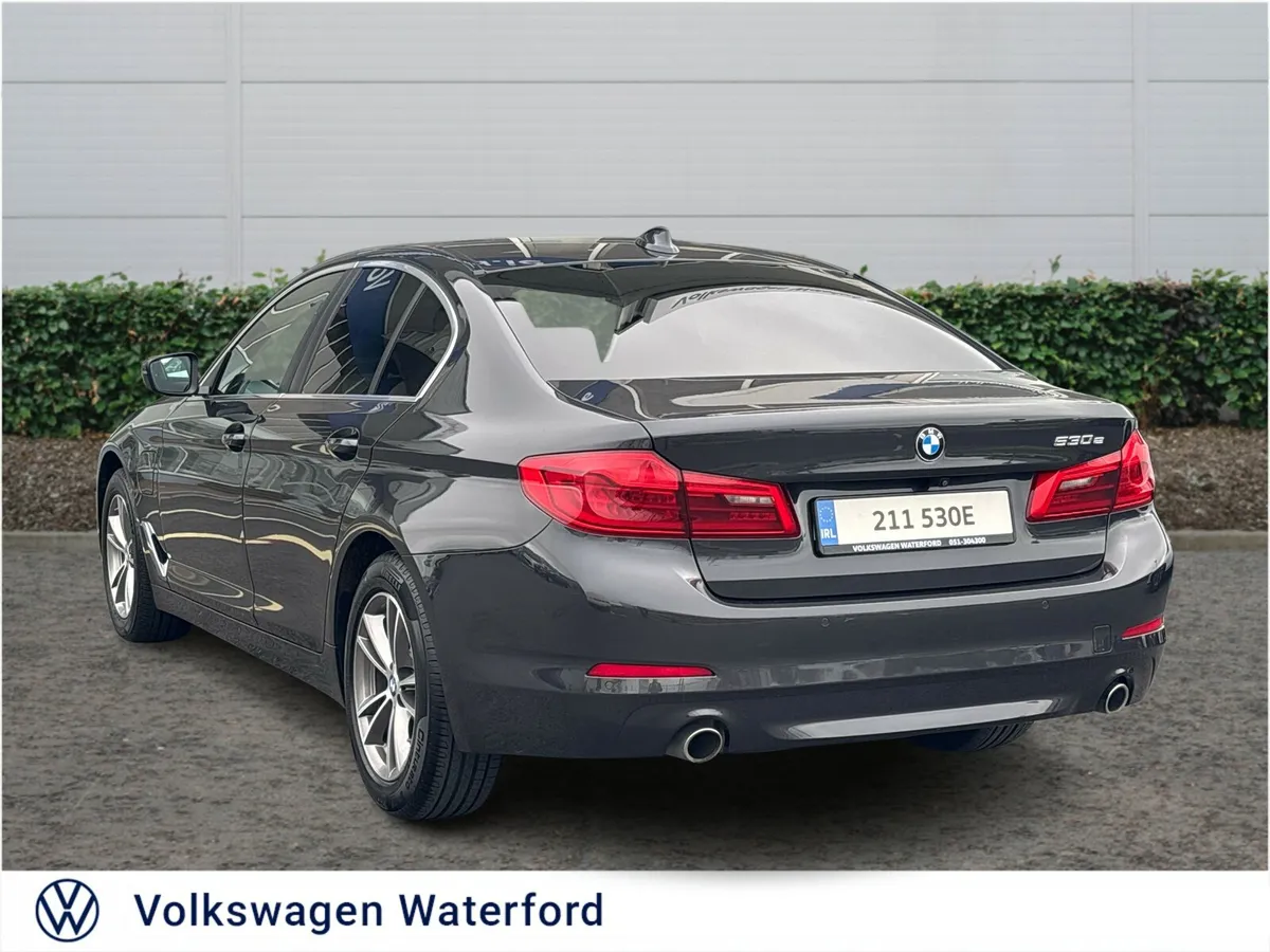 BMW 5-Series 530e - Image 4