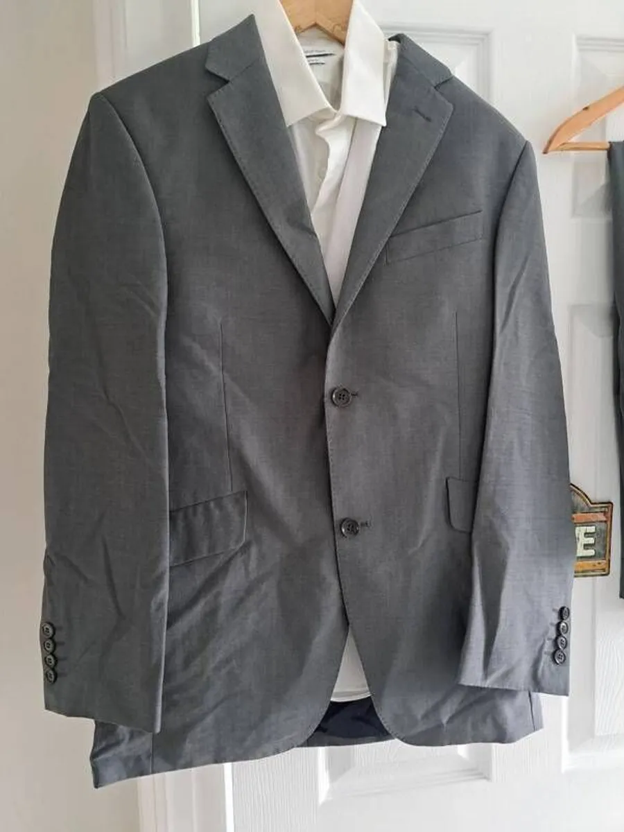 Mens suit - Image 1
