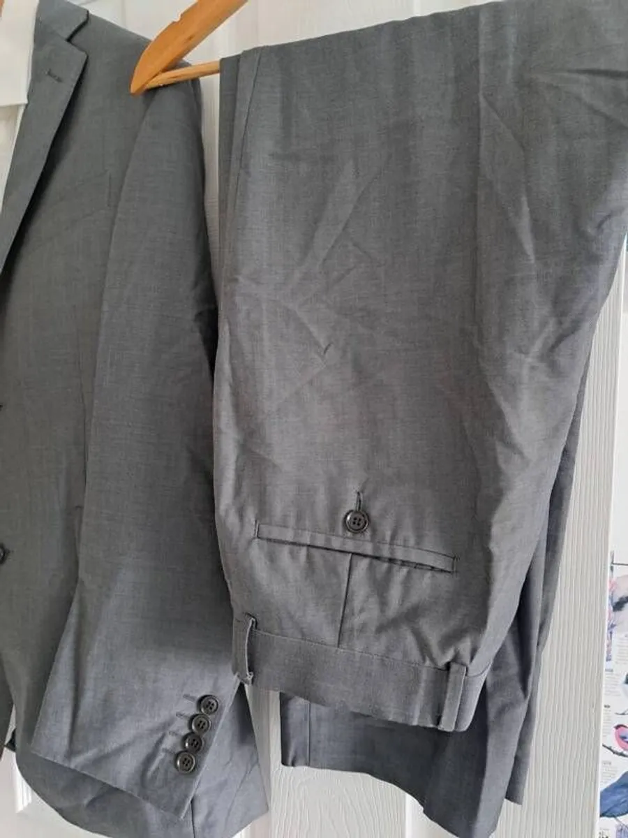 Mens suit - Image 2