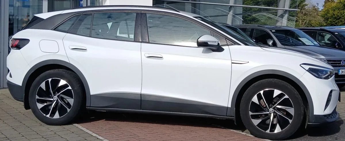Volkswagen ID.4 Life 77kwh 204HP  fully Electric - Image 2