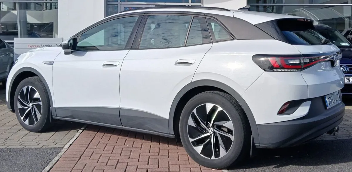 Volkswagen ID.4 Life 77kwh 204HP  fully Electric - Image 4