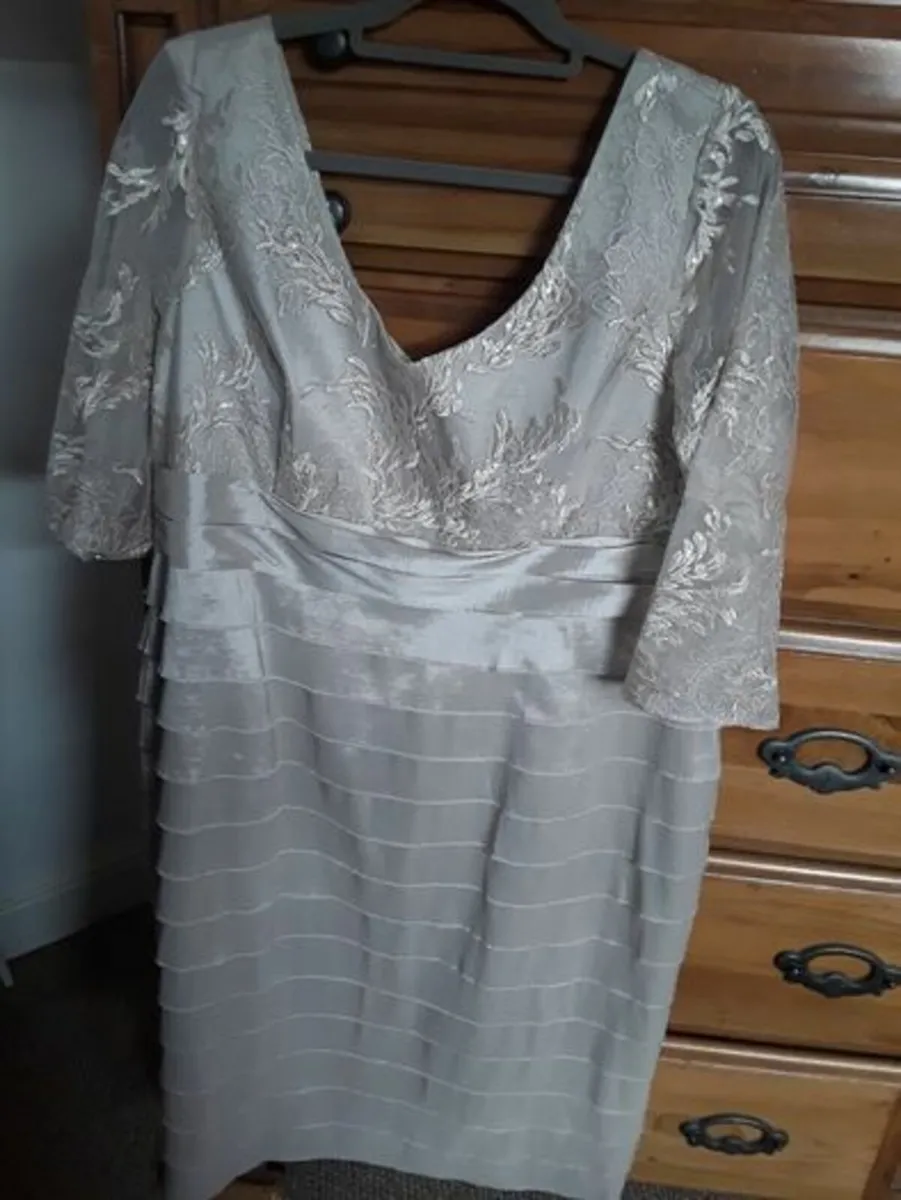 Mother of the bride/groom - Image 4