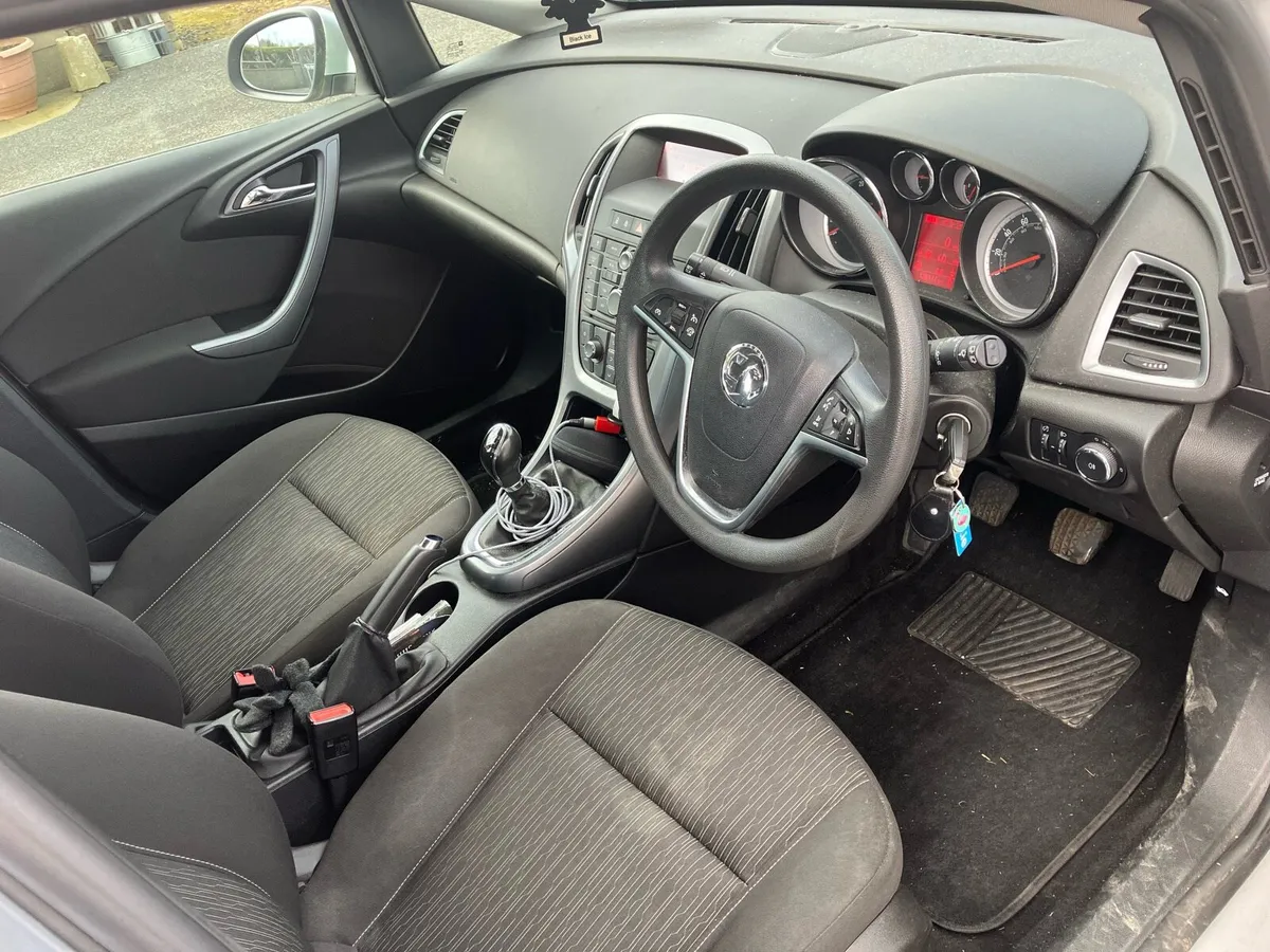 2014 Vauxhall Astra Eco Flex 1.7 litre Car - Image 4