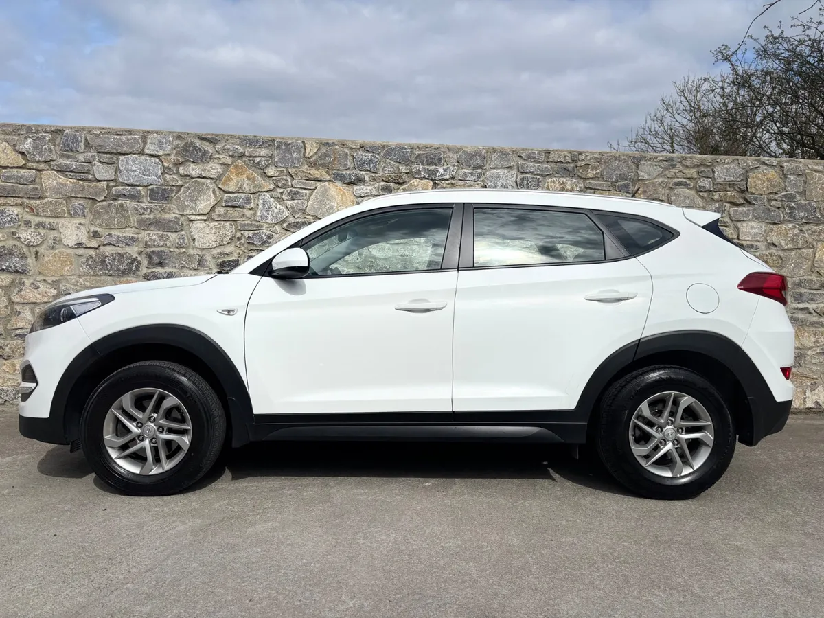 Hyundai Tucson 2017 Low Miles Ncted High specs - Image 3