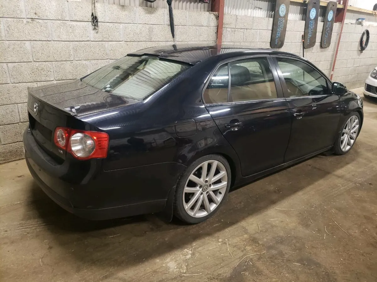 2010 Volkswagen Jetta Breaking - Image 2